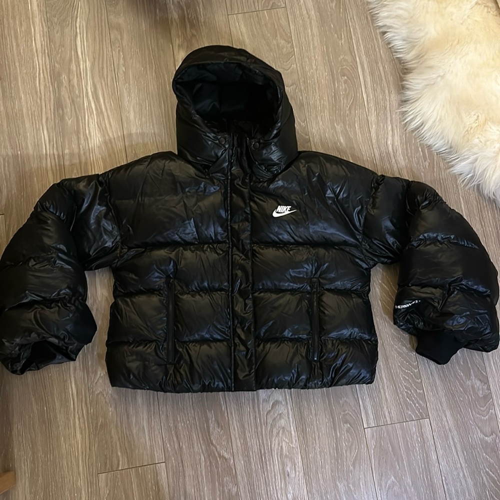 Nike shiny puffer jacket black size small